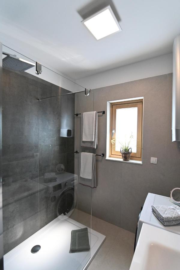 Sea View Deluxe Apartment Rijeka Exterior photo